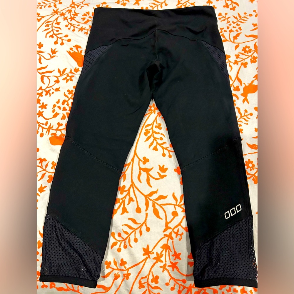 Lorna Jane Crop leggings. Gently worn but great quality!
